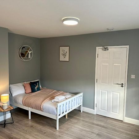 Cosy En-Suite Double Room1 Heathrow Accommodation Northolt  Εξωτερικό φωτογραφία