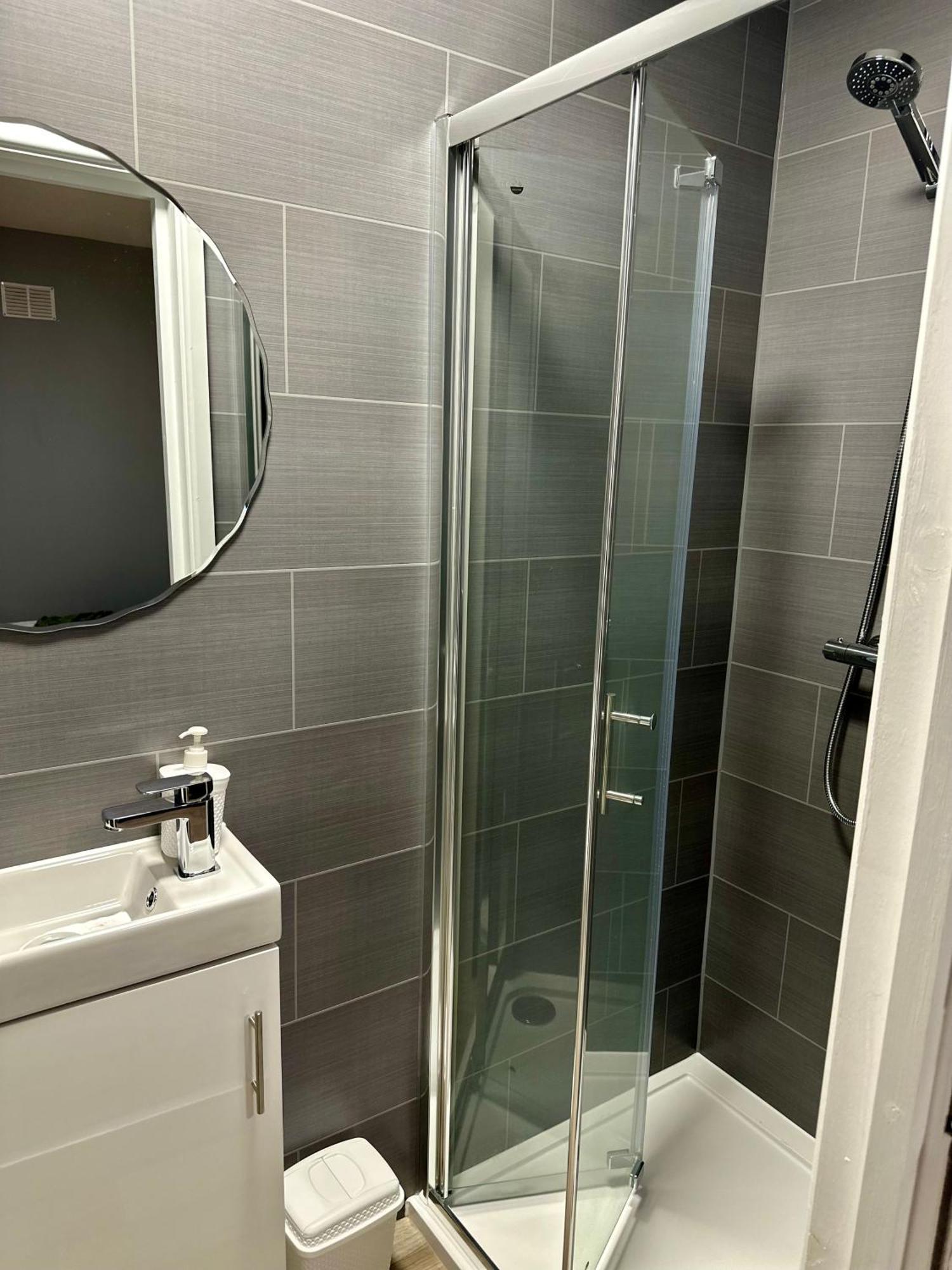 Cosy En-Suite Double Room1 Heathrow Accommodation Northolt  Εξωτερικό φωτογραφία