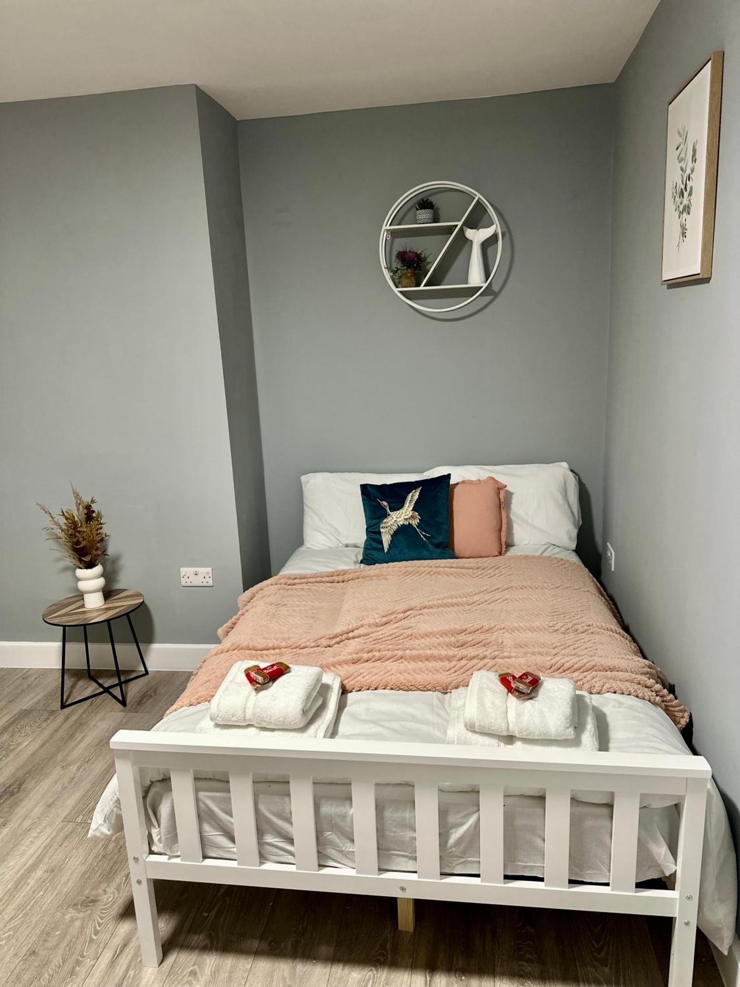 Cosy En-Suite Double Room1 Heathrow Accommodation Northolt  Εξωτερικό φωτογραφία
